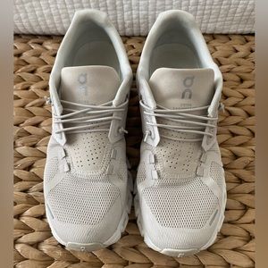 Women’s On Cloud 5 in Pearl/White Size 7